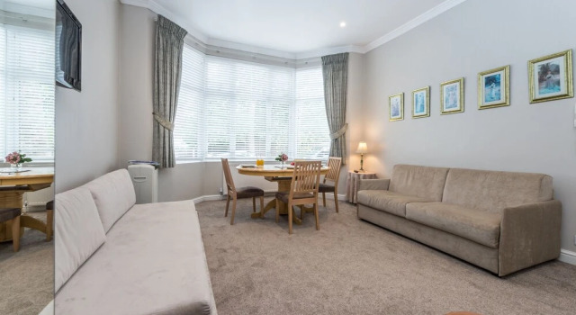 Chic 1 Bedroom Apartment-12 Minutes From Centre