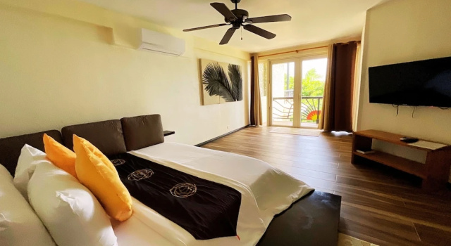 Номер Standard Пентхаус с балконом Sunset at Aninuan Beach Resort