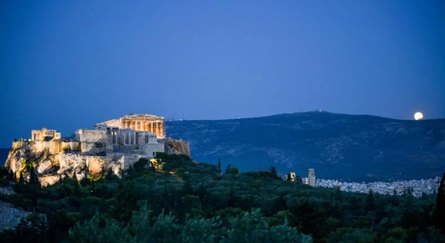 Athens house with yard 12 min walk to Acropolis