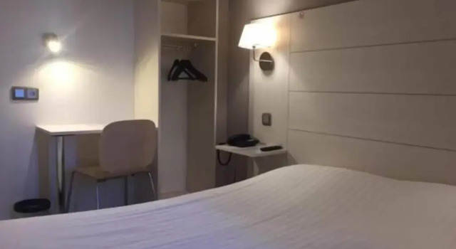 Hôtel Garabel, Varaa Hotelli Plaisir 