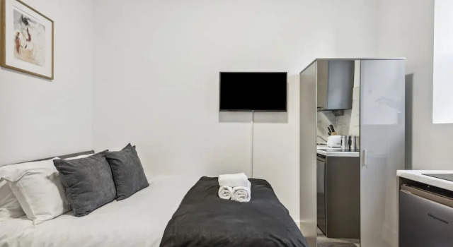 Студия Sutherland Apartments