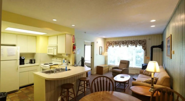 Inns of WV 305, 1bd, Waterville Valley, Varaa Hotelli Hotellit New England uima-altaalla, Uima-allas