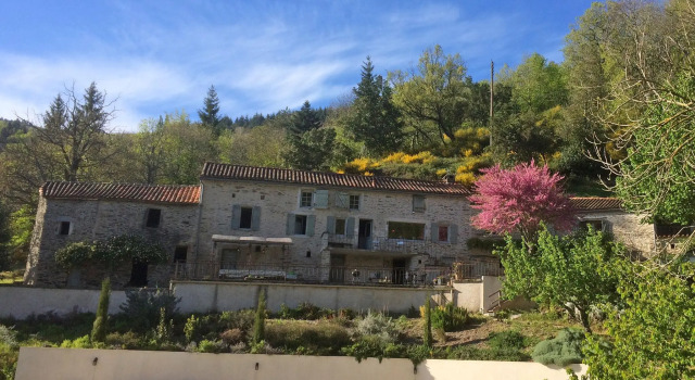 Luxury country house with heatable private pool and 7.5 ha property, Boek Hotel Courniou Hérault
