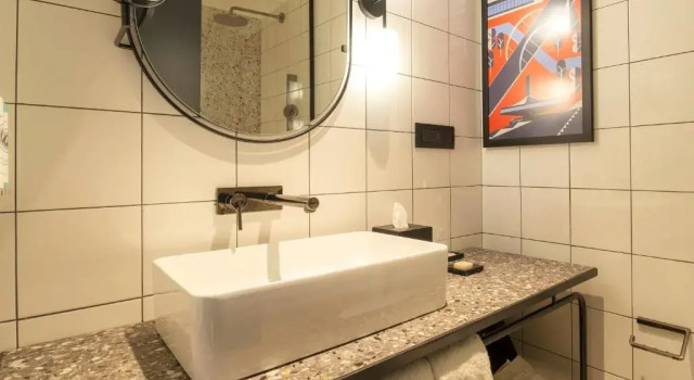 Номер Standard Hotel Indigo Belgrade by IHG
