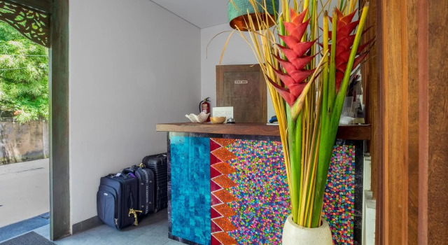 Hola Seminyak