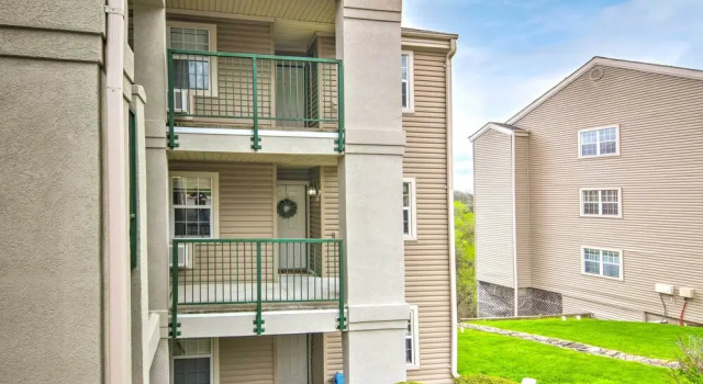 Branson Retreat w/ Balcony & 18-hole Golf Course!