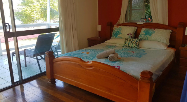 Arcadia Beach Guest House and Car Hire, Boek Pension Arcadia Magnetic Island