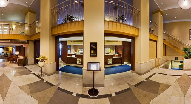 Doubletree By Hilton Hotel Dayton Downtown, Book Hotel Hoteller i Dayton med pool, Swimmingpool