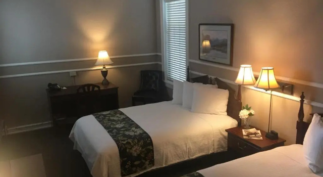 Четырёхместный номер Standard Kalispell Grand Hotel