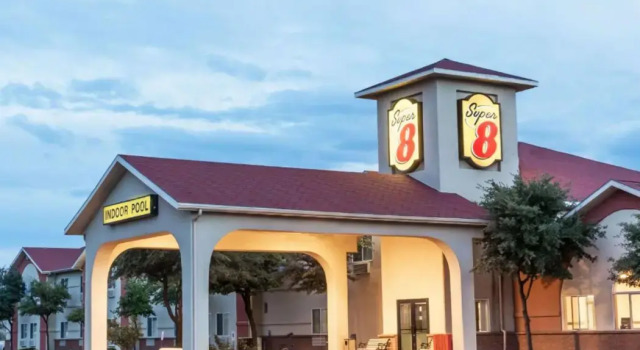 Super 8 by Wyndham Willcox, Buchen Sie Hotel Willcox Arizona, in der Nähe von Schwertner House