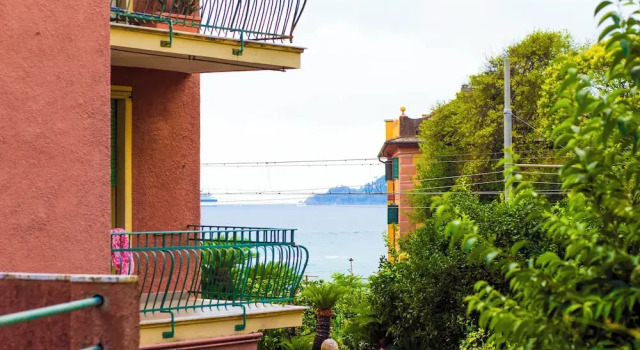Bright Flat with Terrace near the Beach, Забронировать Апартаменты/квартира Рапалло Итальянская Ривьера