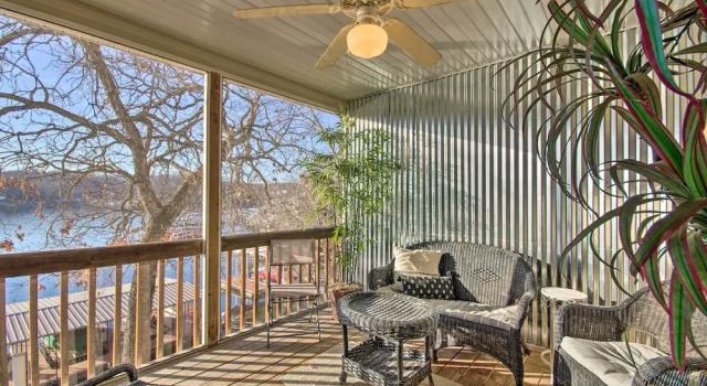 Private Dock! Waterfront Family Gem in Lake Ozark, Prenota Appartamento Hotel a Missouri con parcheggio, Parcheggio