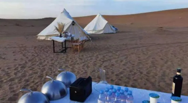 Moon tribe camping base, Book Campingplads Hoteller i Jiuquan med pool, Swimmingpool