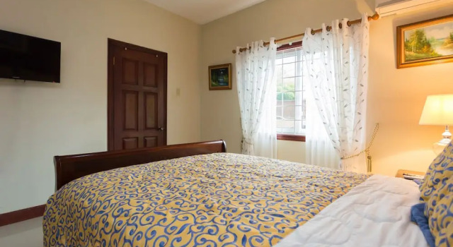 Апартаменты с 2 комнатами с балконом New Kingston Guest Apartment at Inglaterra I