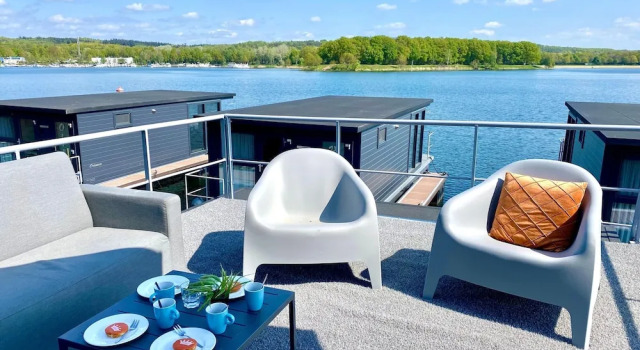 Houseboat at Mookerplas, Reserva ahora Casa o chalet Cabañas en Limburgo, Cabaña