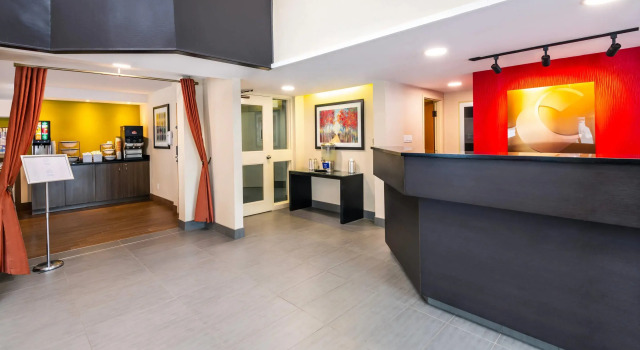 Comfort Inn Gatineau, Buchen Sie Hotel Hotels in Québec mit Parkplatz, Parkplätze
