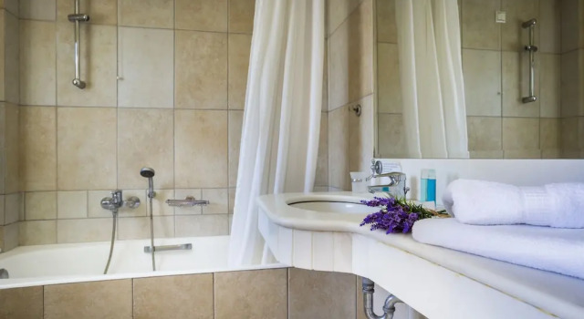 Четырёхместный номер Deluxe с балконом Almyra Hotel