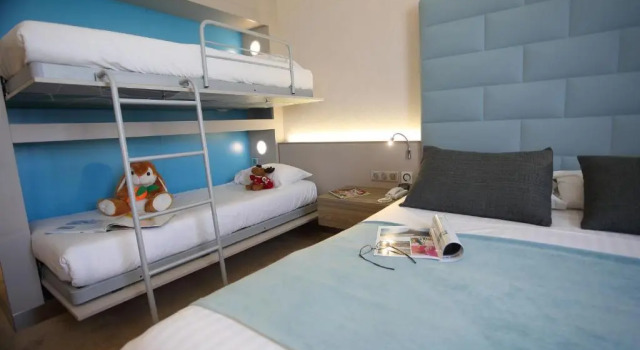 Четырёхместный номер Premium Hotel Plaza - site du Futuroscope