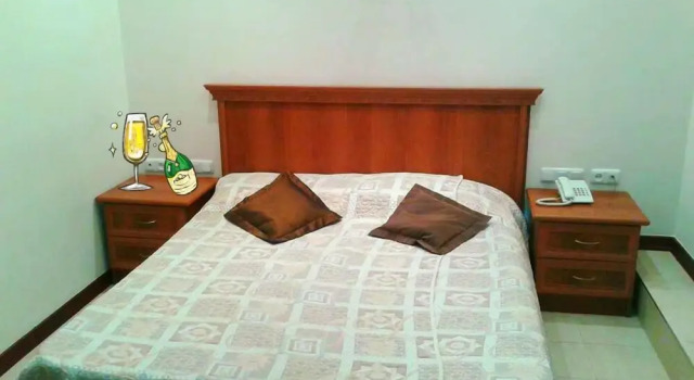 Rest House in Dilijan, Varaa Hotelli Hotellit Tavush region uima-altaalla, Uima-allas
