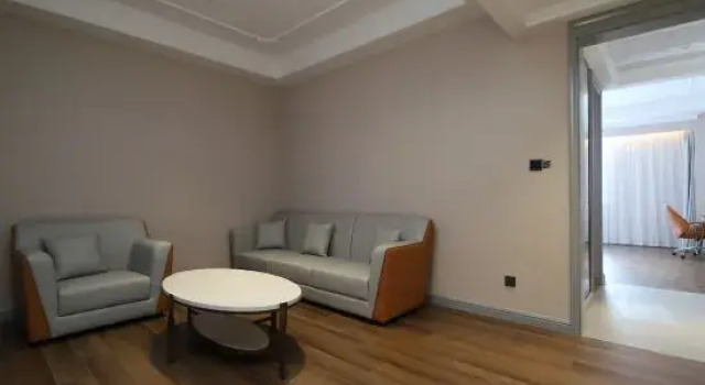Люкс Vienna International Hotel (Tianhe Airport Pankong City Subway Station)