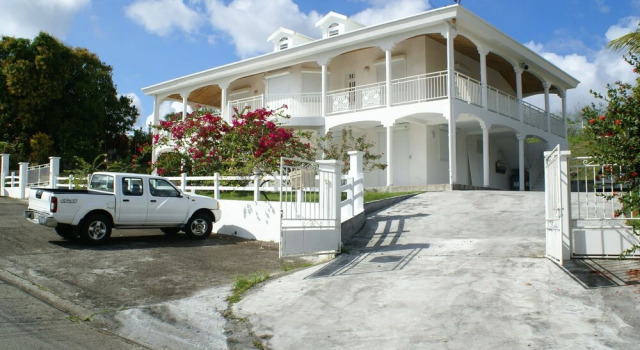 La Villa du Panoramique, Varaa Villa Mökit kohteessa Fort-de-France, Mökki
