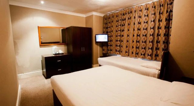 Трёхместный номер Standard Rossmore Hotel