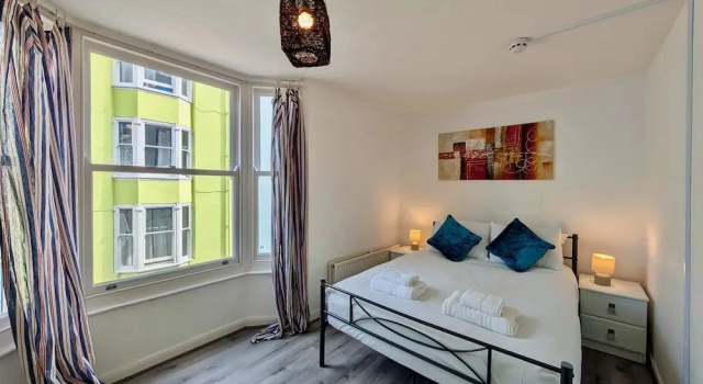 Коттедж Charming House With Balcony Near Brighton Beach