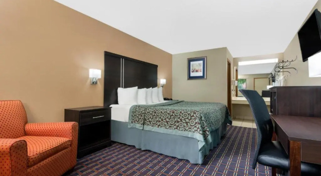 Двухместный люкс Deluxe Days Inn by Wyndham Maumee/Toledo