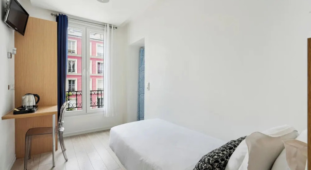 Номер Standard Hôtel Le National Clichy Paris