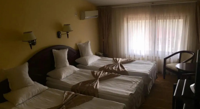 Трёхместный номер Standard Hotel Astoria