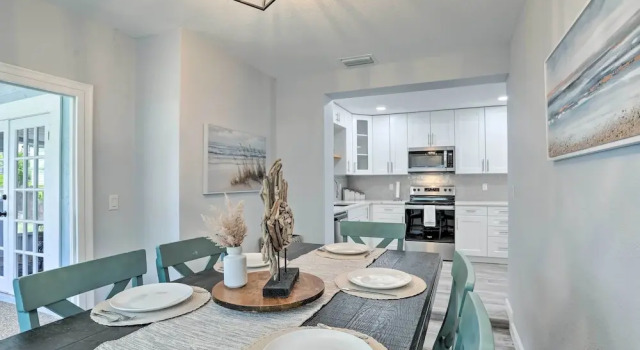 Breezy Largo Getaway - 5 Minutes to Beach!, Buchen Sie Ferienhaus Cottages in Pinellas County, Cottage