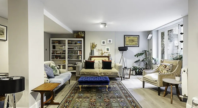 Elegance in Westminster: Victoria Vibes Apartment