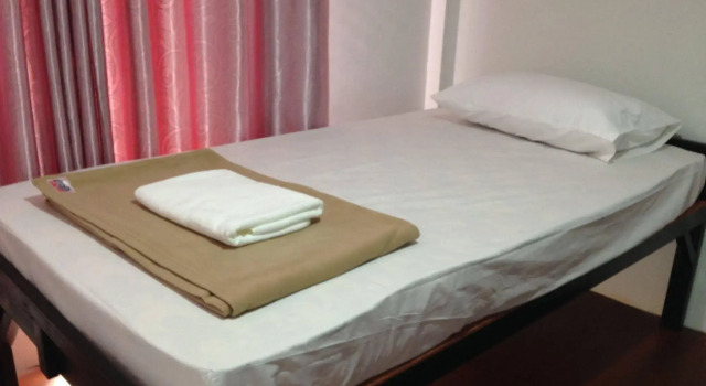 Baan Park Raak Backpacker Hostel, Забронировать Хостел Отели Чиангмай с парковкой, рядом с Wat Srisupan, Парковка