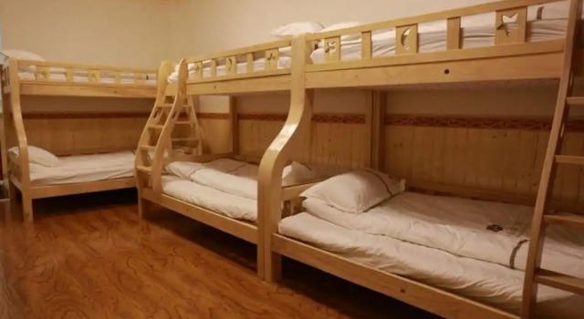 Tibetan Family, Book Hotel Hoteller i Xiahe med parkering, Parkering