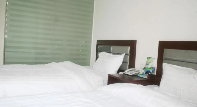 Dingtai'an Express Hotel(深圳鼎泰安快捷酒店), Rezerwuj Hotel Hotele w Shenzhen z parkingiem, Parking