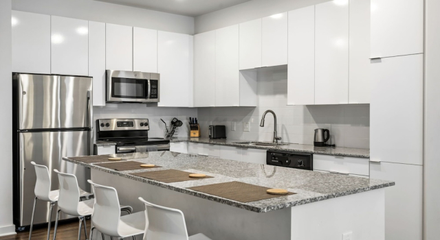 Люкс Luxury с 2 комнатами с балконом Spectacular Apartments by BCA Furnished Apartments