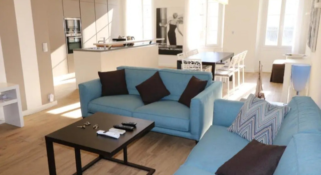 Апартаменты Luxury, central 3 bedroom, 3 bathrooms 5 mins from the Palais 410