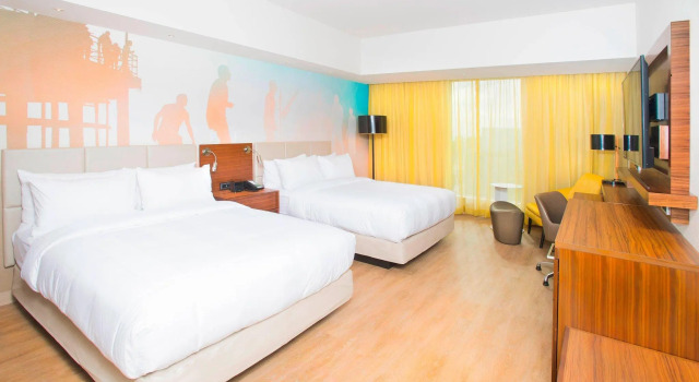 Четырёхместный номер Standard Courtyard by Marriott Santa Monica