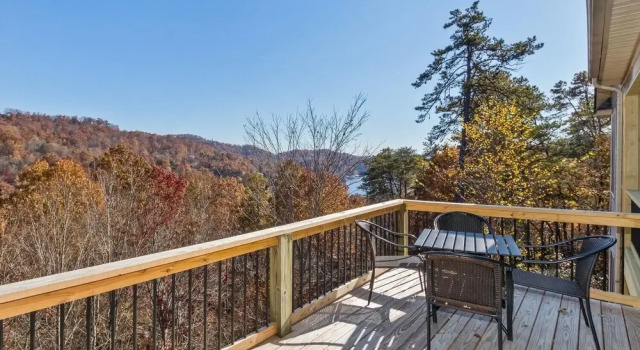 Rumbling Bald Resort Home In Lake Lure - Wifi - Community Beach, Pool, Golf And More 5 Bedroom Home by Sunscape Property Management, Забронировать Курортный отель Курортные отели Лейк-Лур, Курортный отель