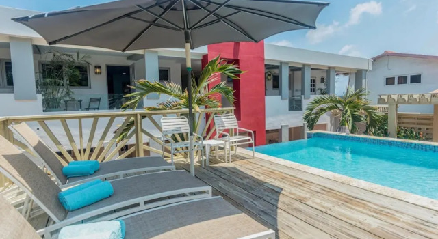 Sunny Pool Haven in the Heart of Aruba Pool BBQ, Varaa Huoneisto Noord Aruba