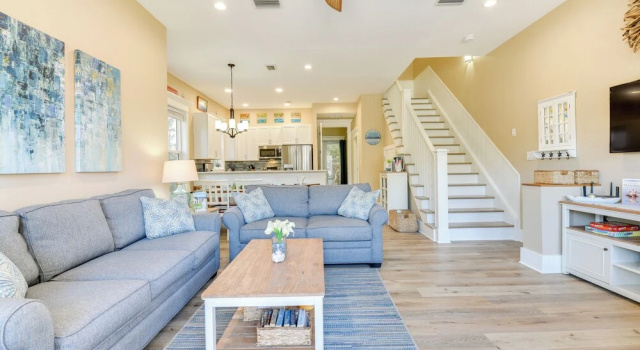 Апартаменты с 3 комнатами с балконом Bright & Modern Townhome: Steps to Miramar Beach!