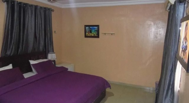Люкс Comfort StayCation Suites And Apartment