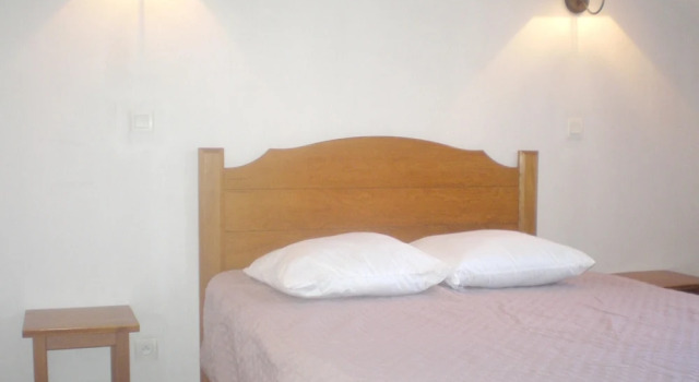 House With one Bedroom in Monflanquin, With Wonderful Lake View, Pool
