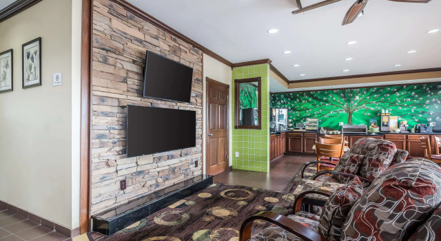 Quality Inn - Coralville, Varaa Hotelli Coralville Iowa