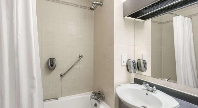 Трёхместный номер Standard Days Inn by Wyndham Chesterfield Tibshelf