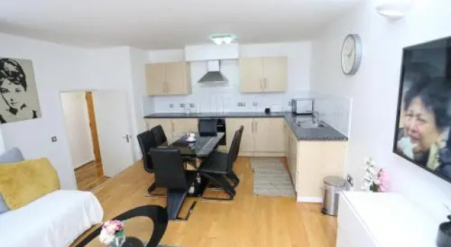 Gorgeous 2 Bathroom Woolwich