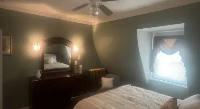 Апартаменты 2Br Private Victorian Apartment in City Location on Half Acre Sleeps 5