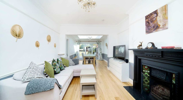 Коттедж Stylish 3-bedroom Bungalow in London
