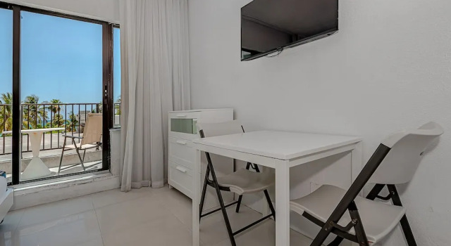 Апартаменты Beach Front Studio Miami Beach