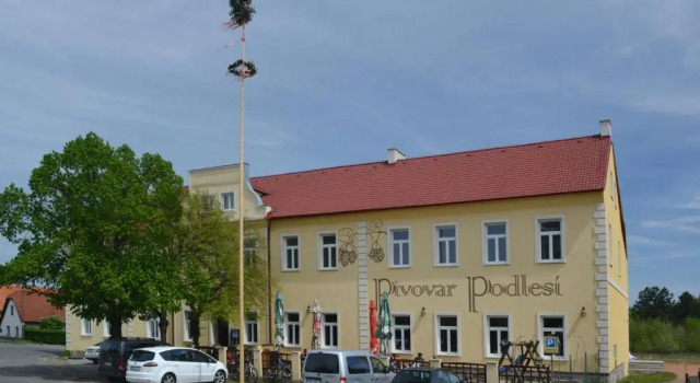 Penzion Pivovar Podlesí, Rezerwuj Hotel Hotele w Central Bohemia z parkingiem, Parking